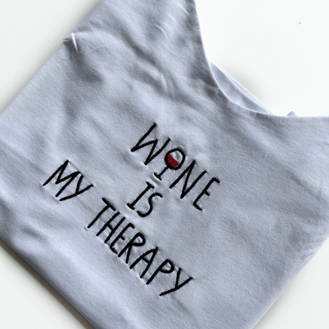 Wine is my therapy Linne