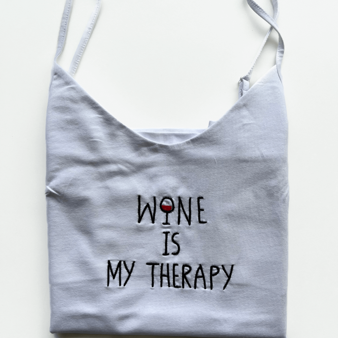 Wine is my therapy Linne